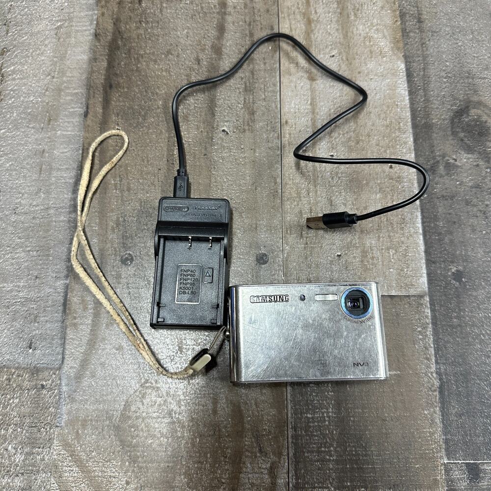 Samsung NV3 7.2MP Digital Camera Silver - Tested with CHARGER